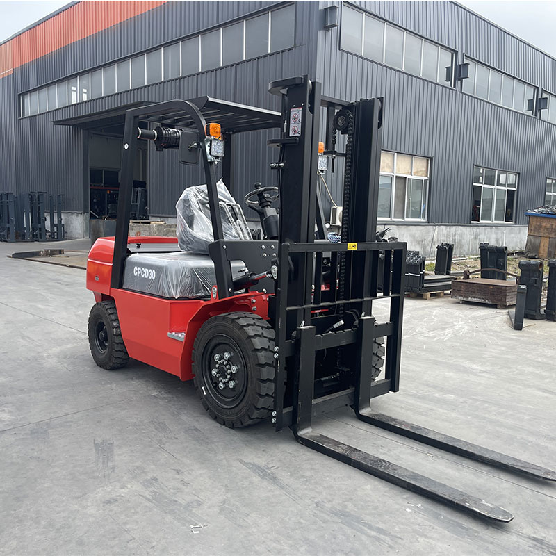Chariot &eacute;l&eacute;vateur diesel automatique &agrave; 4 roues CE &agrave; contrepoids de combustion de 3 tonnes avec moteur diesel